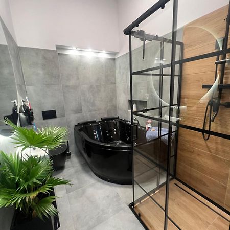 Loft W Centrum Z Jacuzzi Wrocław Kültér fotó