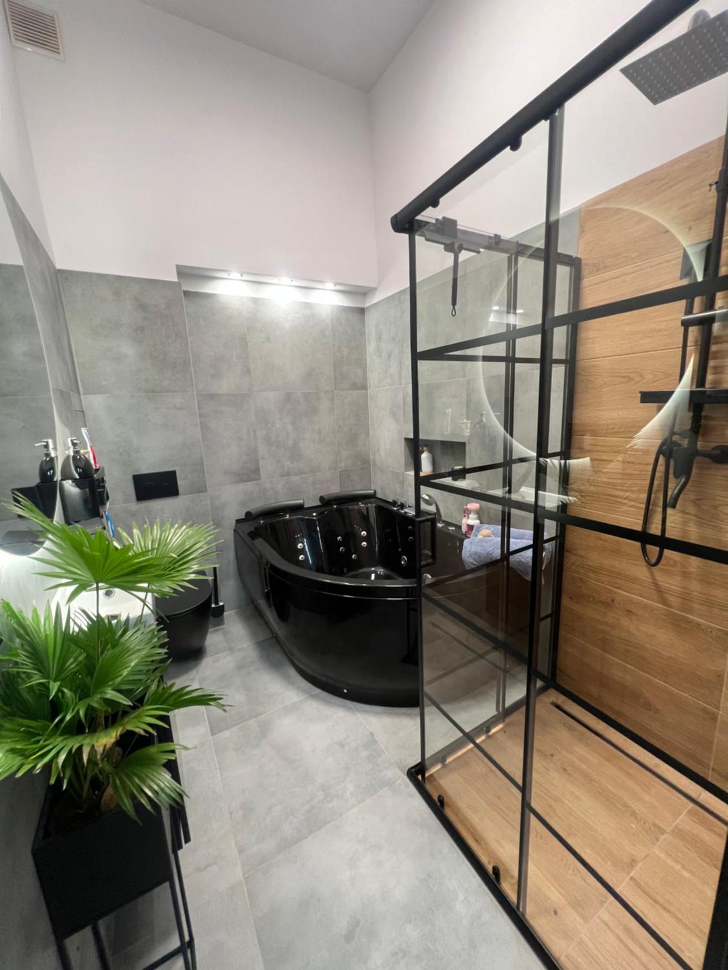 Loft W Centrum Z Jacuzzi Wrocław Kültér fotó