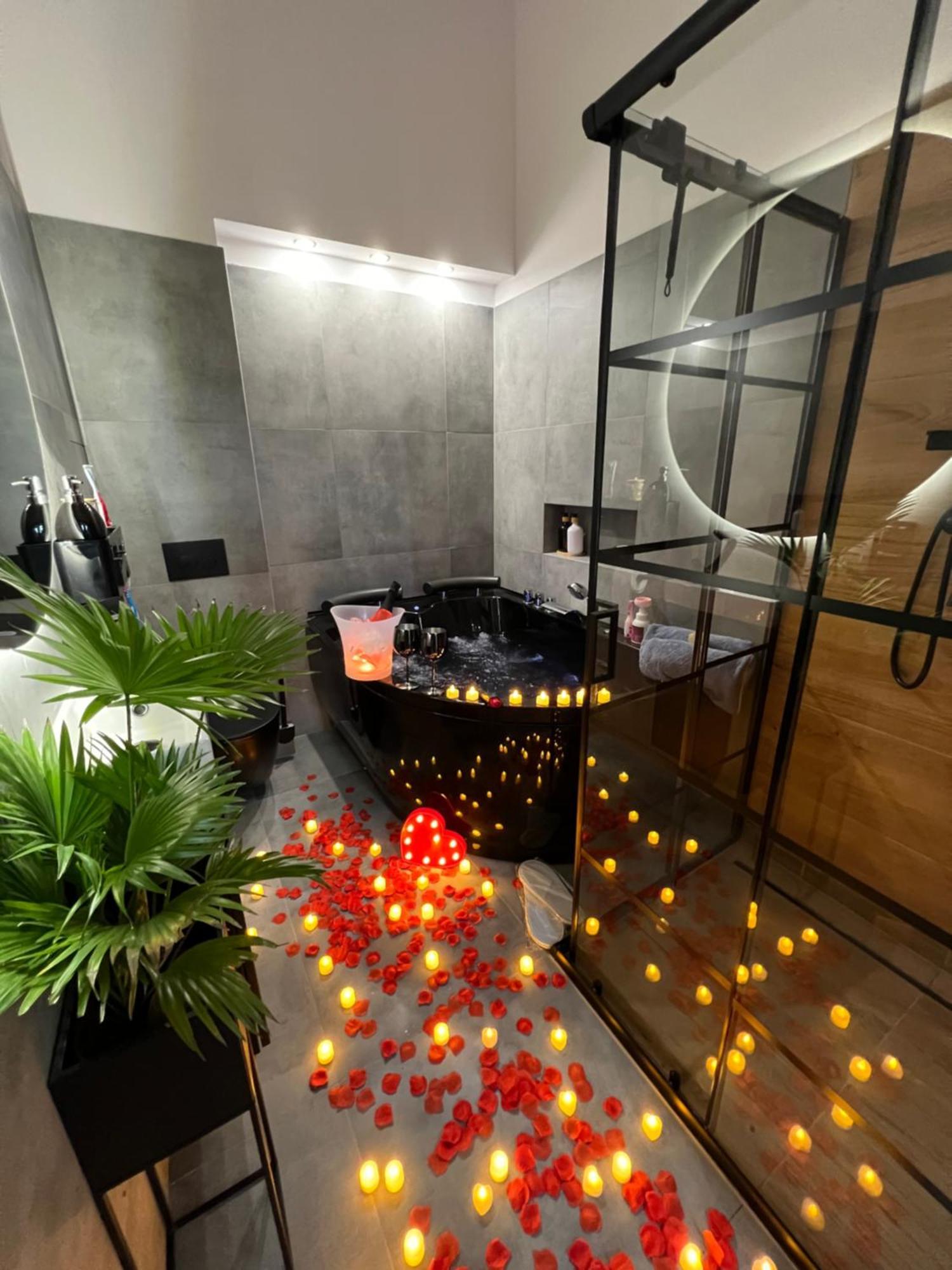 Loft W Centrum Z Jacuzzi Wrocław Kültér fotó